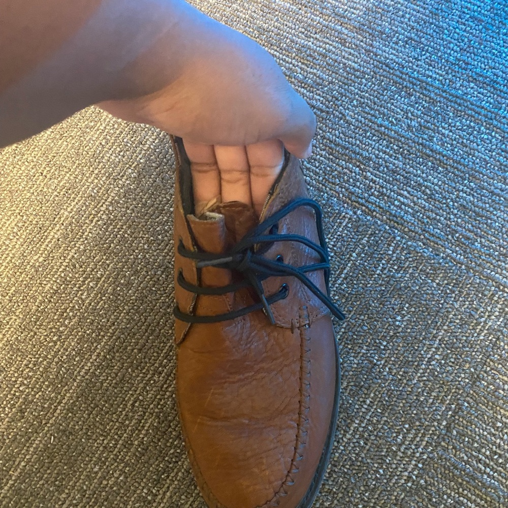 Tom’s dress shoe